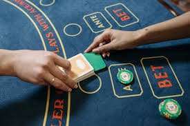 Meja Andar Bahar dengan kartu dealer dan layout taruhan